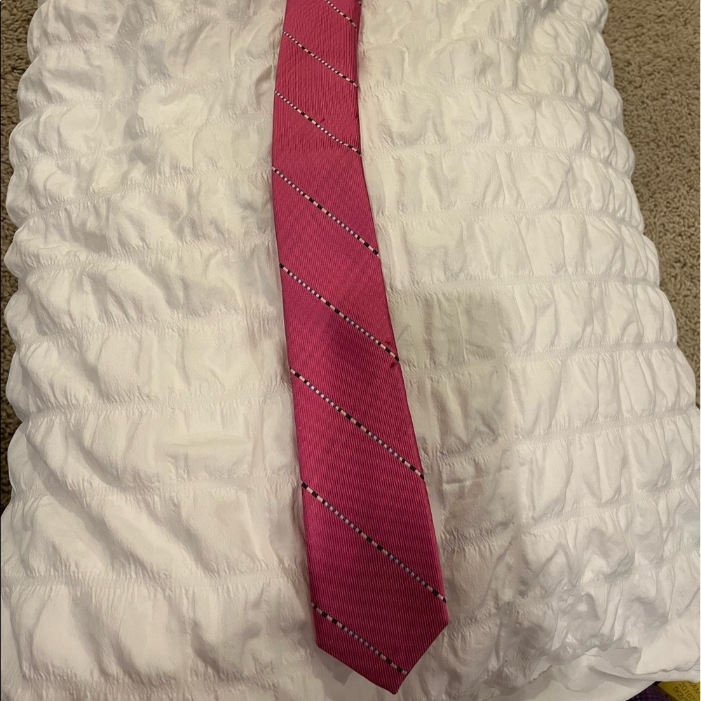 Mens pink tie